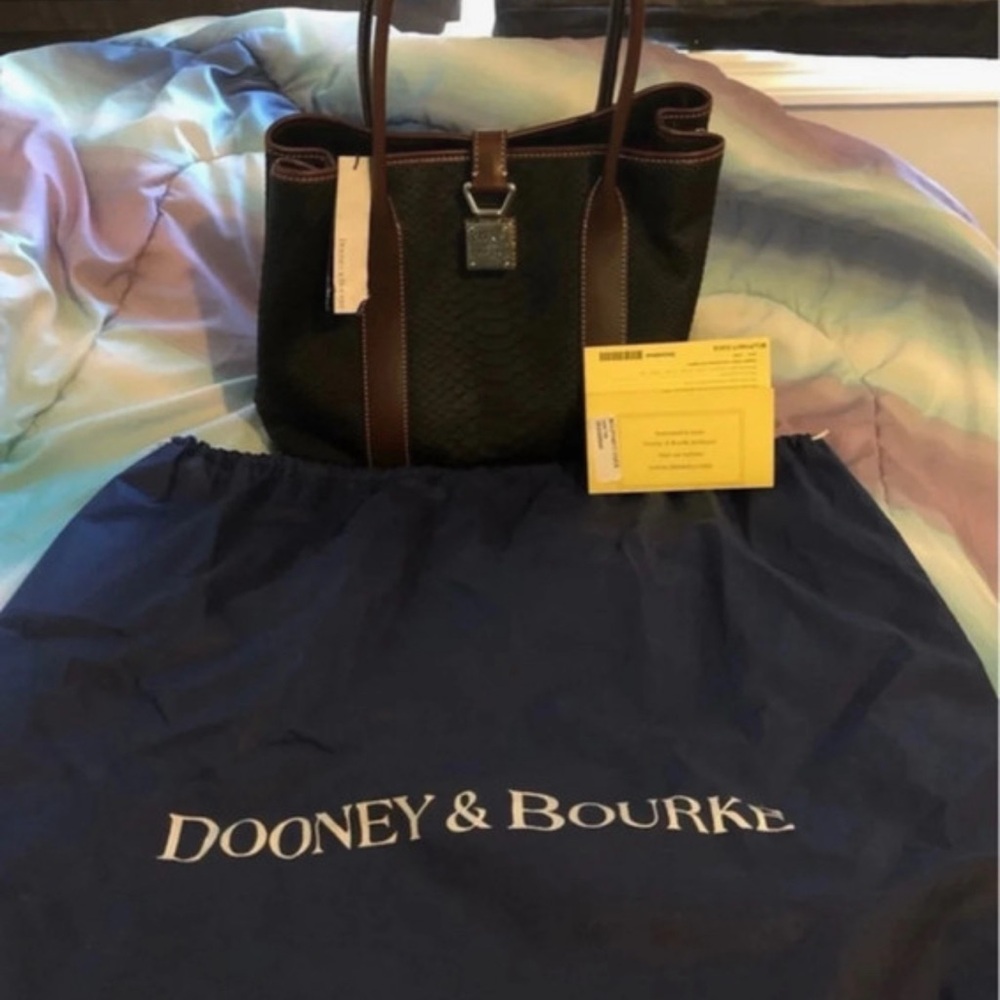 Dooney & bourke purse